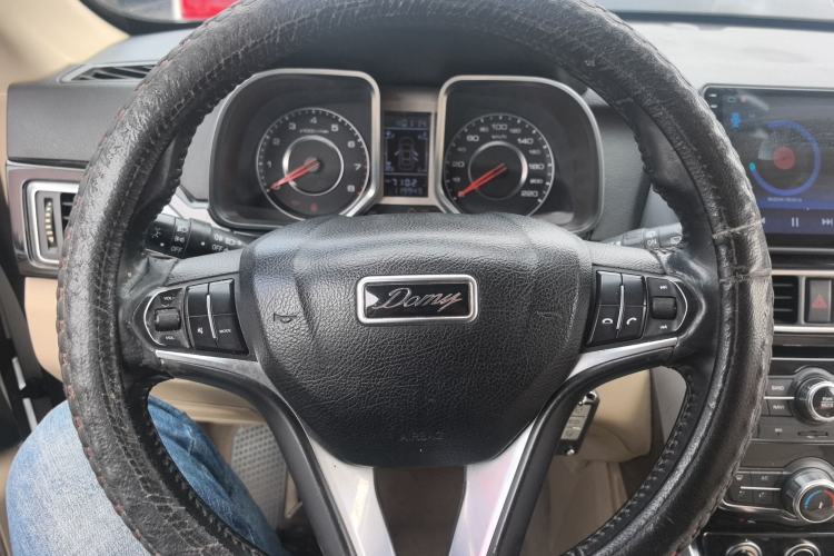 Used Zotye Domy X5 2017 Upgraded Model 1.5T Manual Luxury 7-Seater