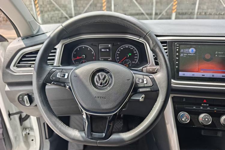 Used Volkswagen T-ROC 2018 230TSI DSG Two-Wheel Drive Advanced Version China V Standard Interior 2