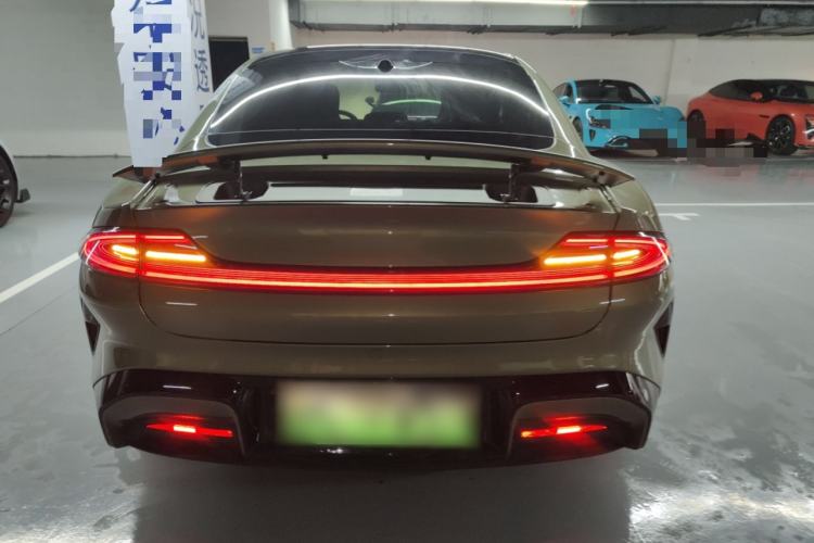 Used Xiaomi Auto SU7 2024 Four-Wheel Drive Ultra-Long Range Advanced Intelligent Driving Max Edition
