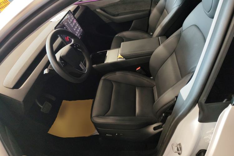 Used Tesla Model Y 2025 Long-Range All-Wheel-Drive Version