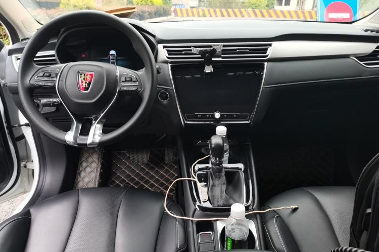 Used Roewe i5 2020 1.5L Automatic 4G Connect Luxury Flagship Edition Center Console