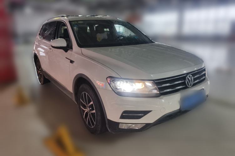 Used Volkswagen Tiguan L 2018 330TSI Automatic Two-Wheel Drive Luxury Edition Front Right 45 Deg