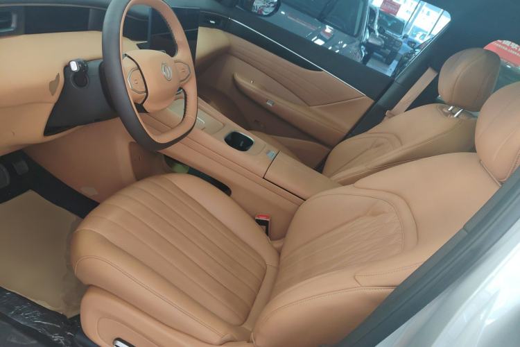 Used Dongfeng Aeolus L8 2025 Model 185KM Ideal Edition