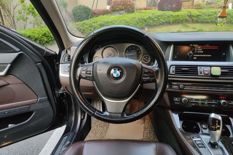 Used BMW 5 Series 2014 525Li Luxury Design Package Steering Wheel