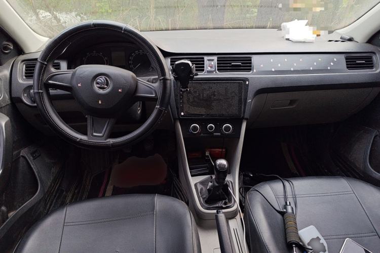 Used Skoda Rapid 2015 1.4L Manual Enjoyment Model Center Console