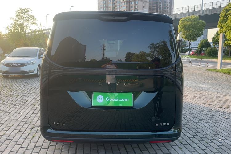 Used Geely Galaxy LEVC L380 2024 140-Degree 6-Seater All-Wheel-Drive Ultra