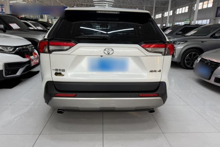 Used Toyota RAV4 2023 2.0L CVT Two-Wheel Drive 20th Anniversary Platinum Edition
