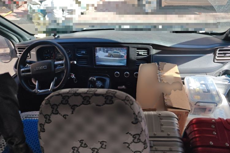 Used JMC Fushun 2023 2.0T Manual Short Wheelbase Low-Roof Commercial Multi-Purpose Passenger Vehicle 6 Seats with Lift-Up Tailgate
