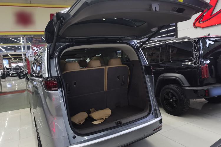 Used Denza D9 2022 DM-i 1040 Prestige Model