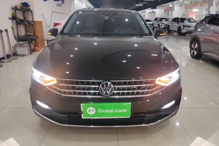 Used Volkswagen Magotan 2025 Revised Version Zhongxiang Edition 330TSI DSG Luxury Trim