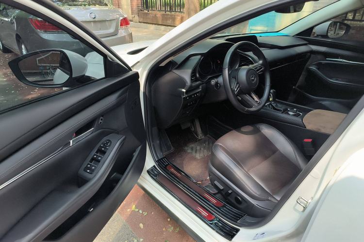 Used Mazda 3 Axela 2022 2.0L Automatic Zhi Rui Edition Driver Seat