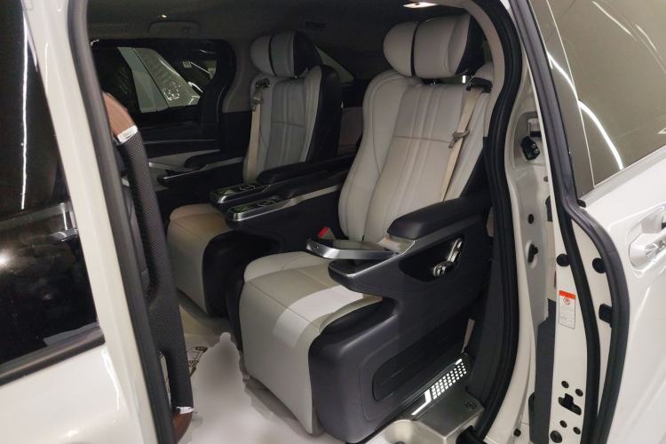 Used Toyota Granvia 2024 2.5L Hybrid Comfort Edition