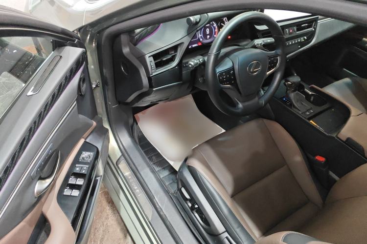 Used Lexus ES 2024 200 Premium Edition
