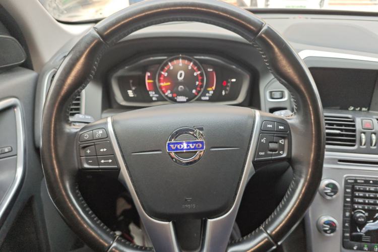 Used Volvo XC60 2017 T5 AWD Smart Upgrade Edition
