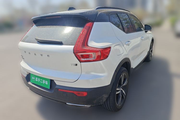 Used Volvo XC40 2020 T4 Four-Wheel Drive Smart & Sporty Edition Rear Right 45 Deg