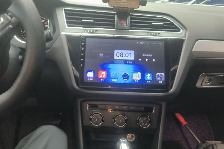 Used Volkswagen Tiguan L 2017 330TSI Automatic Two-Wheel Drive Luxury Edition Center Console