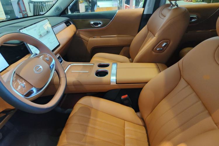 Used GAC Trumpchi S9 2025 Model Qiankun Max 6-Seater Interior 2