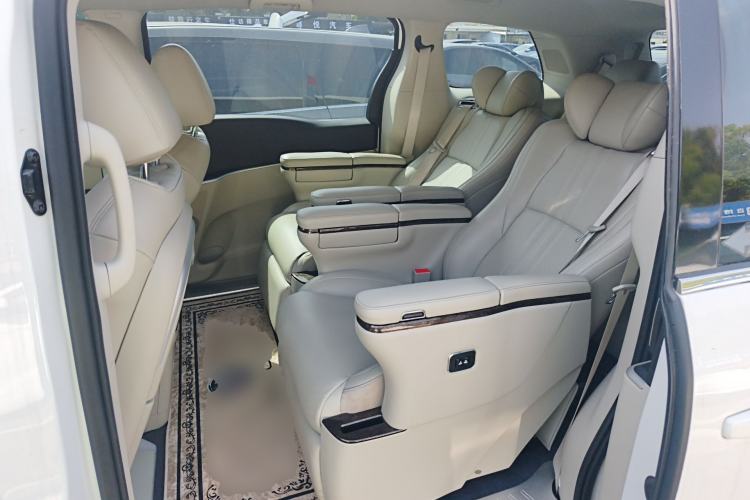 Used Buick GL8 2023 Land Executive Class Comfort Model