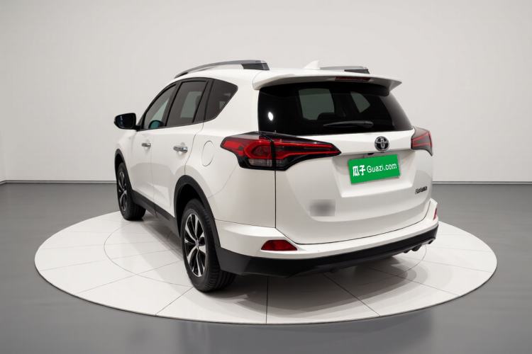 Used Toyota RAV4 2016 2.0L CVT Two-Wheel Drive Fashion Edition China V Standard Exterior 3