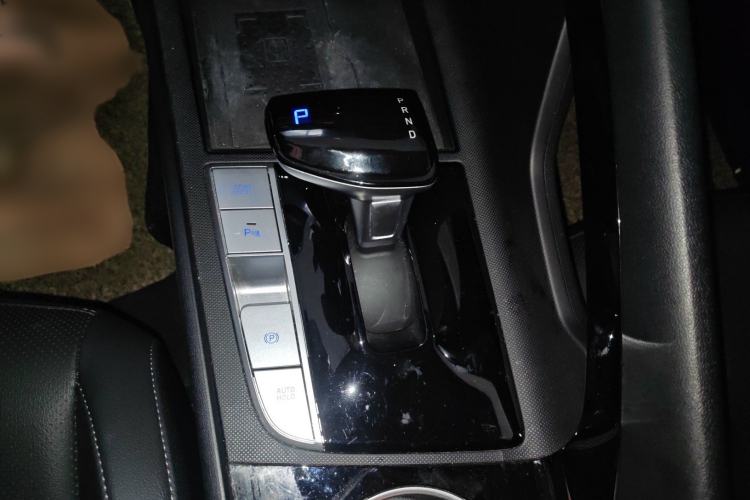 Used Hyundai Elantra 2022 1.5L CVT LUX Prestige Edition Gear Lever