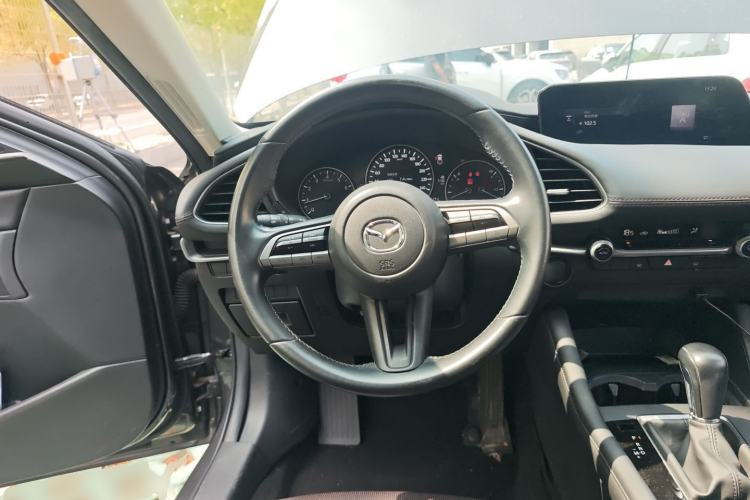 Used Mazda 3 Axela 2020 1.5L Automatic Luxury Version Steering Wheel