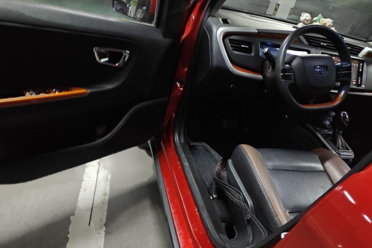 Used Geely Auto Vision X1 2017 1.3L Automatic Fun Edition Interior 3