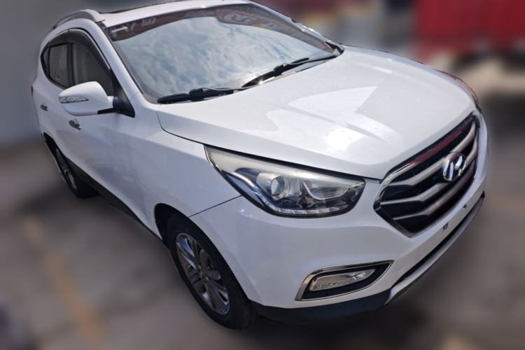 Used Hyundai ix35 2015 2.0L Automatic 2WD Smart Version China V Standard Front Right 45 Deg