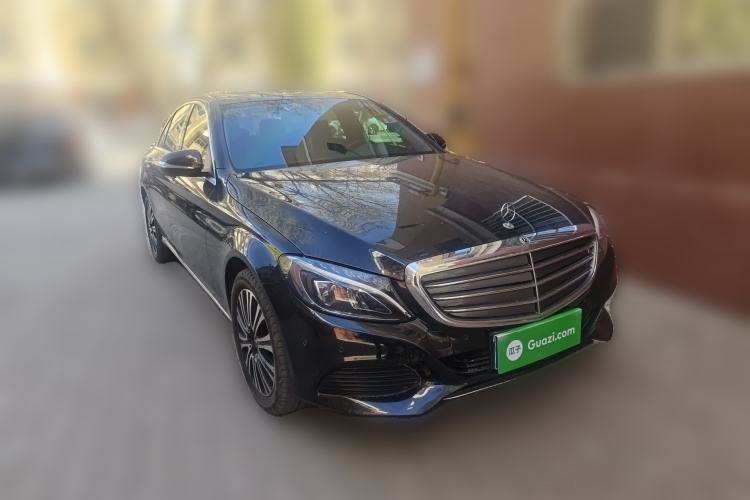 Used Mercedes-Benz C-Class 2017 C 200 L Front Right 45 Deg