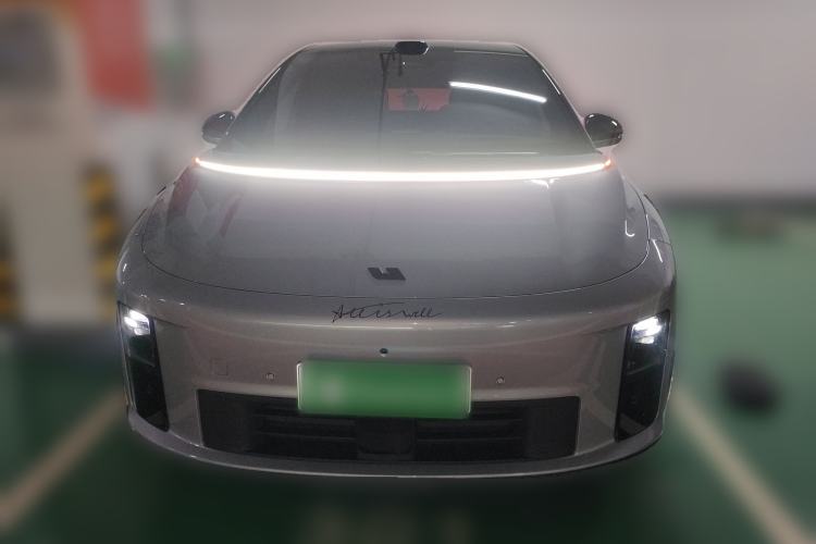 Used Li Auto i6 2025 Model Four-Wheel-Drive Standard Type
