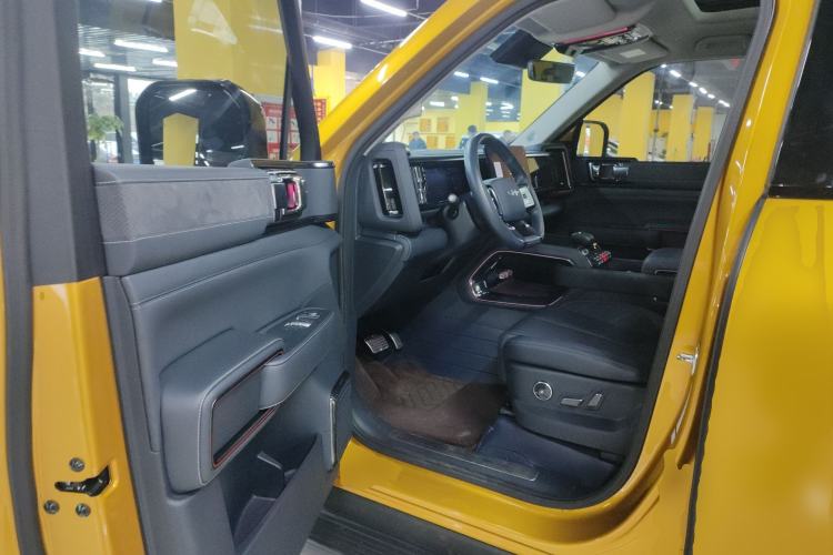 Used Formula Leopard Leopard 5 2023 Navigator Edition
