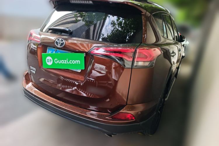 Used Toyota RAV4 2016 2.0L CVT Two-Wheel Drive Fashion Edition China V Standard
