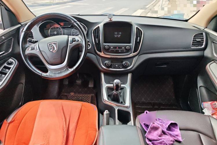 Used Baojun 560 2015 1.8L manual luxury version
