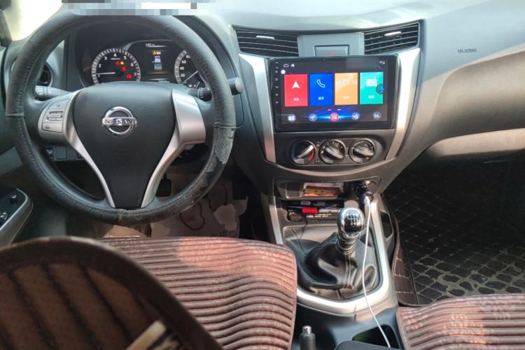 Used Nissan Navara 2019 2.5L Manual Two-Wheel Drive Comfort Version China VI QR25 Center Console