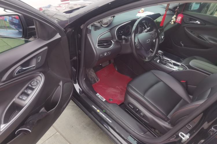 Used Chevrolet Malibu XL 2022 Redline 550T Automatic Sport Edition Driver Seat