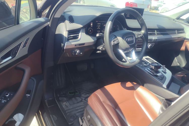 Used Audi Q7 2018 40 TFSI Comfort Model Driver Seat