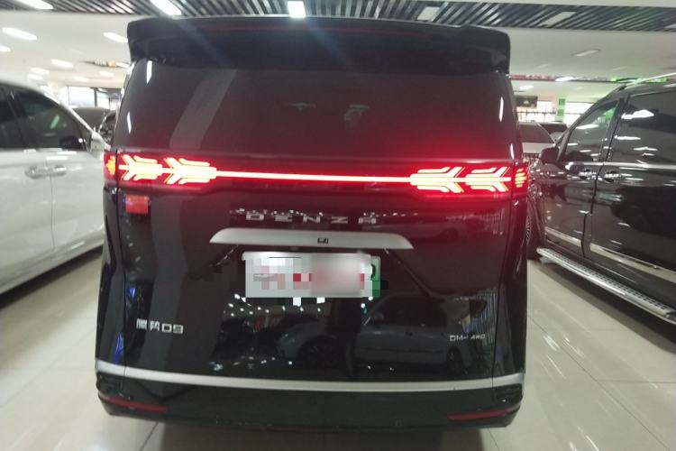 Used Denza D9 2022 DM-i 970 Four-Wheel Drive Flagship Model Rear