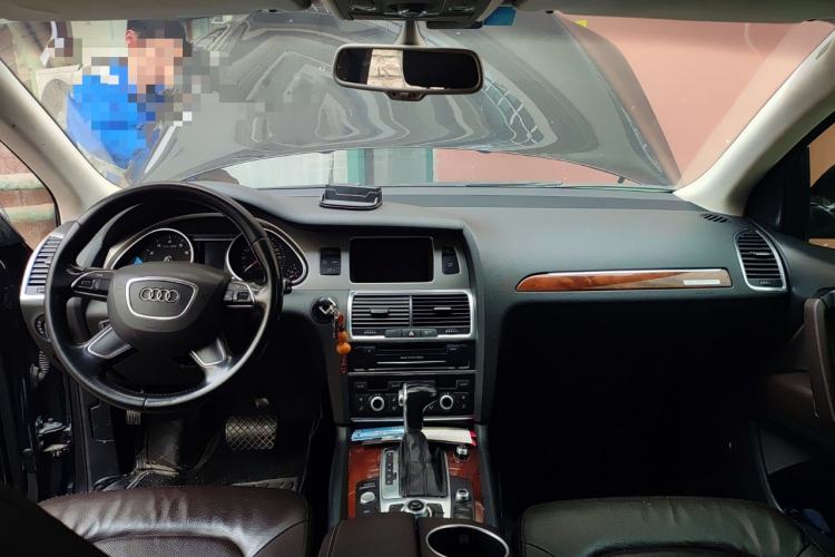 Used Audi Q7 2015 35 TFSI Sport Edition Center Console