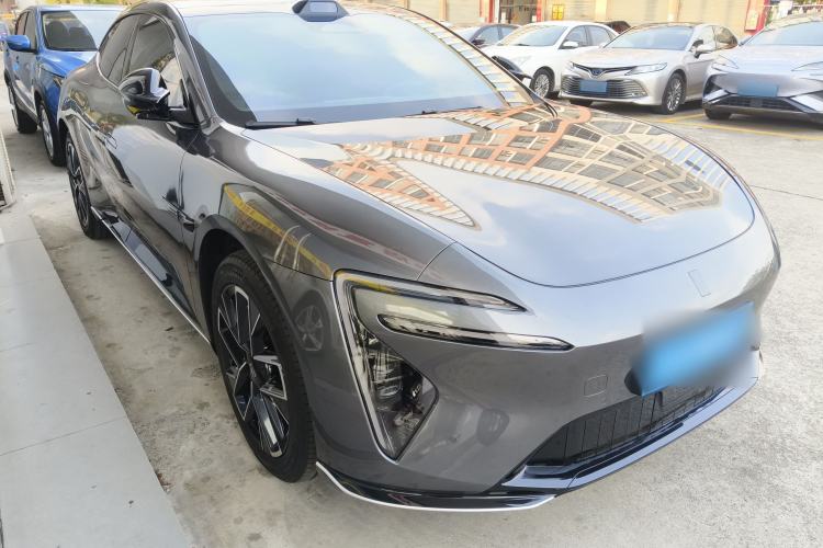 Used Avatr 06 2025 Ultra Pure Electric Edition Front Right 45 Deg