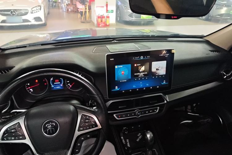 Used BYD Song 2019 1.5TI Automatic Smart Connect Luxe Version Center Console