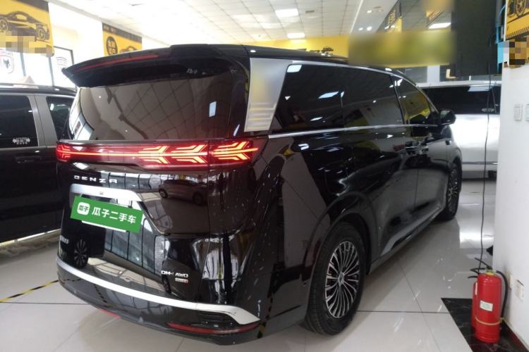 Used Denza D9 2025 DM-i Intelligent Drive 1020 Four-Wheel Drive Flagship Model
