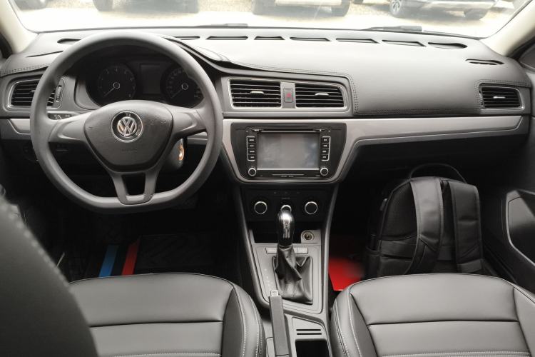 Used Volkswagen Gran Lavida 2015 1.6L Automatic Fashion Edition Center Console