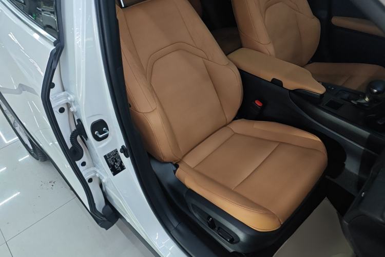 Used Lexus UX 2022 260h Explore-Edition
