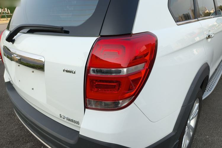 Used Chevrolet Captiva 2017 2.4L 4x4 Flagship Edition 7-Seater
