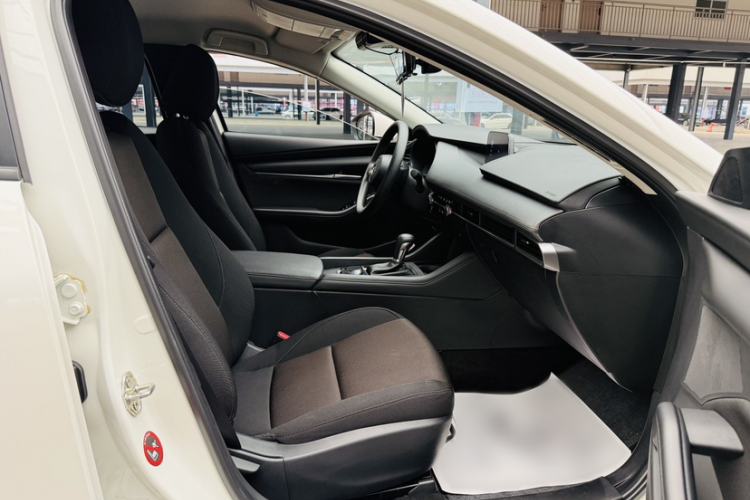 Used Mazda 3 Axela 2023 2.0L Automatic Zhiqing Edition Interior 5