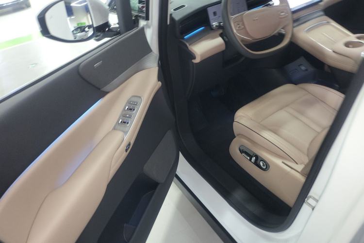 Used XPeng X9 2025 740 Ultra-Long Range Max