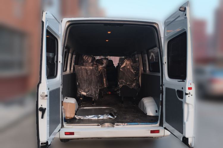 Used SAIC MAXUS Xintu V80 2023 2.0T Manual Classic Aoyuntong Long Wheelbase Mid-Height 6/7/8/9-Seater
