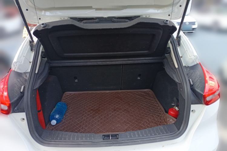 Used Ford Focus 2018 Hatchback Classic 1.6L Automatic Comfort Plus SmartDrive Edition Trunk