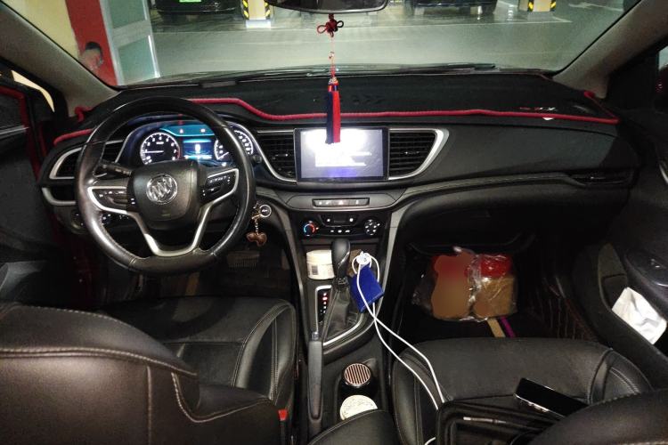 Used Buick Excelle GX 2018 18T Automatic Elite Model Center Console