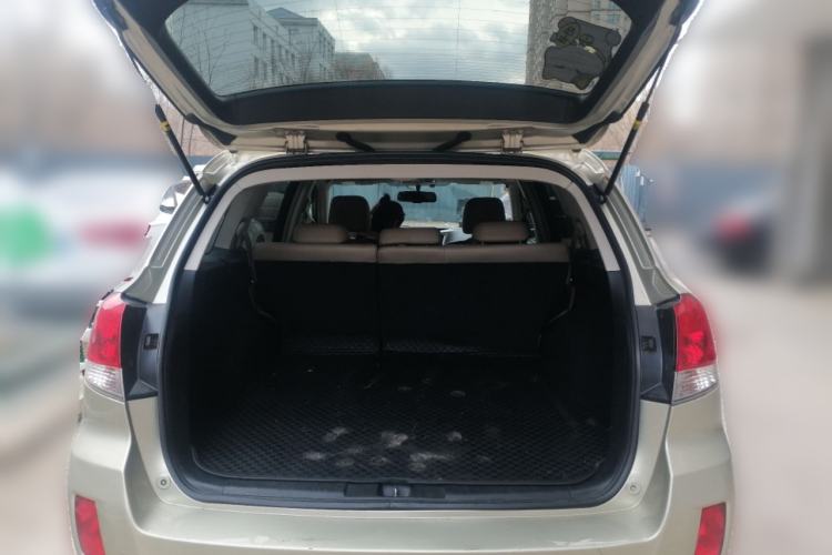 Used Subaru Outback 2010 2.5i Luxury Edition Trunk