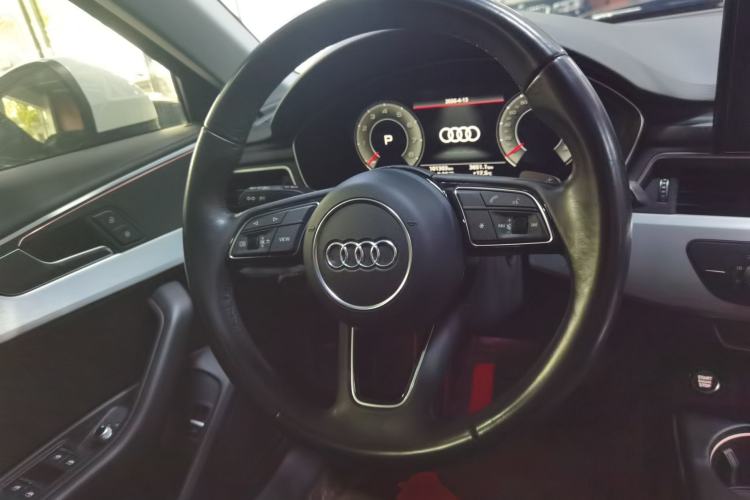 Used Audi A4L 2022 40 TFSI Fashion Dynamic Model Steering Wheel